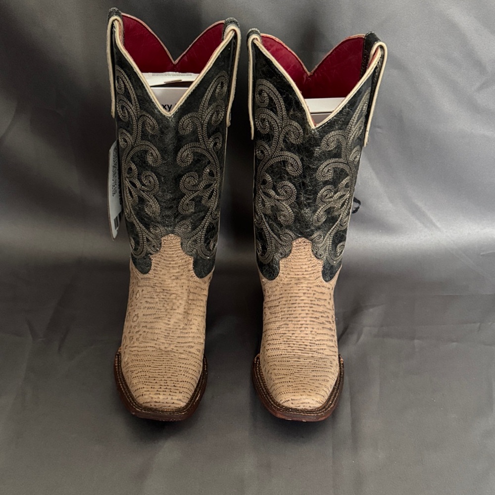 Ferrini Black and Tan Heeled Boots